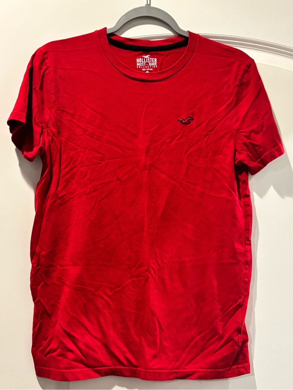 Hollister Men’s Bright Red Short Sleeve Crew Tee